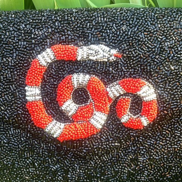 ๐HOST PICK ๐TIANA NY,NY | Hand Beaded Clutch - Picture 5 of 14